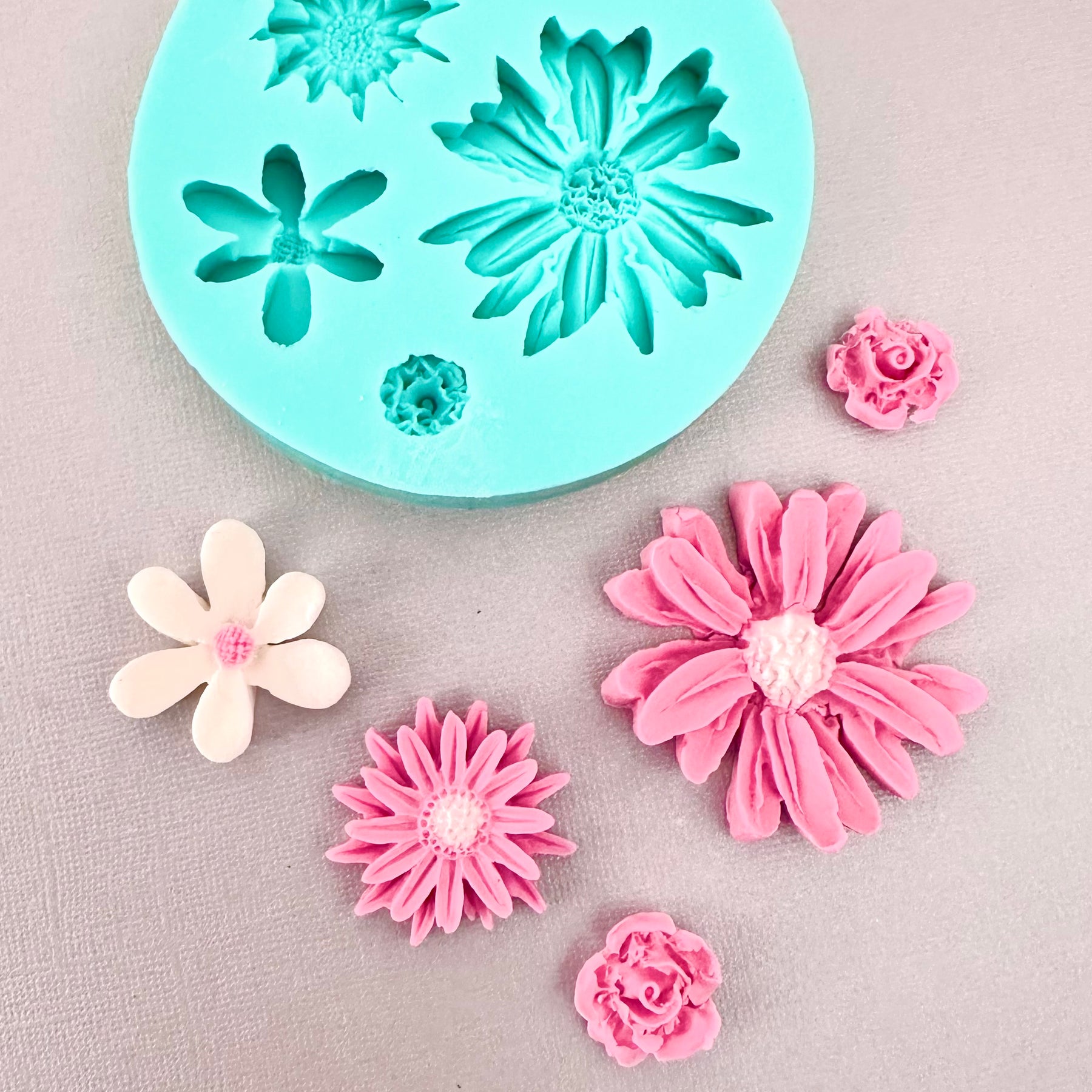 Statement Flowers Mold