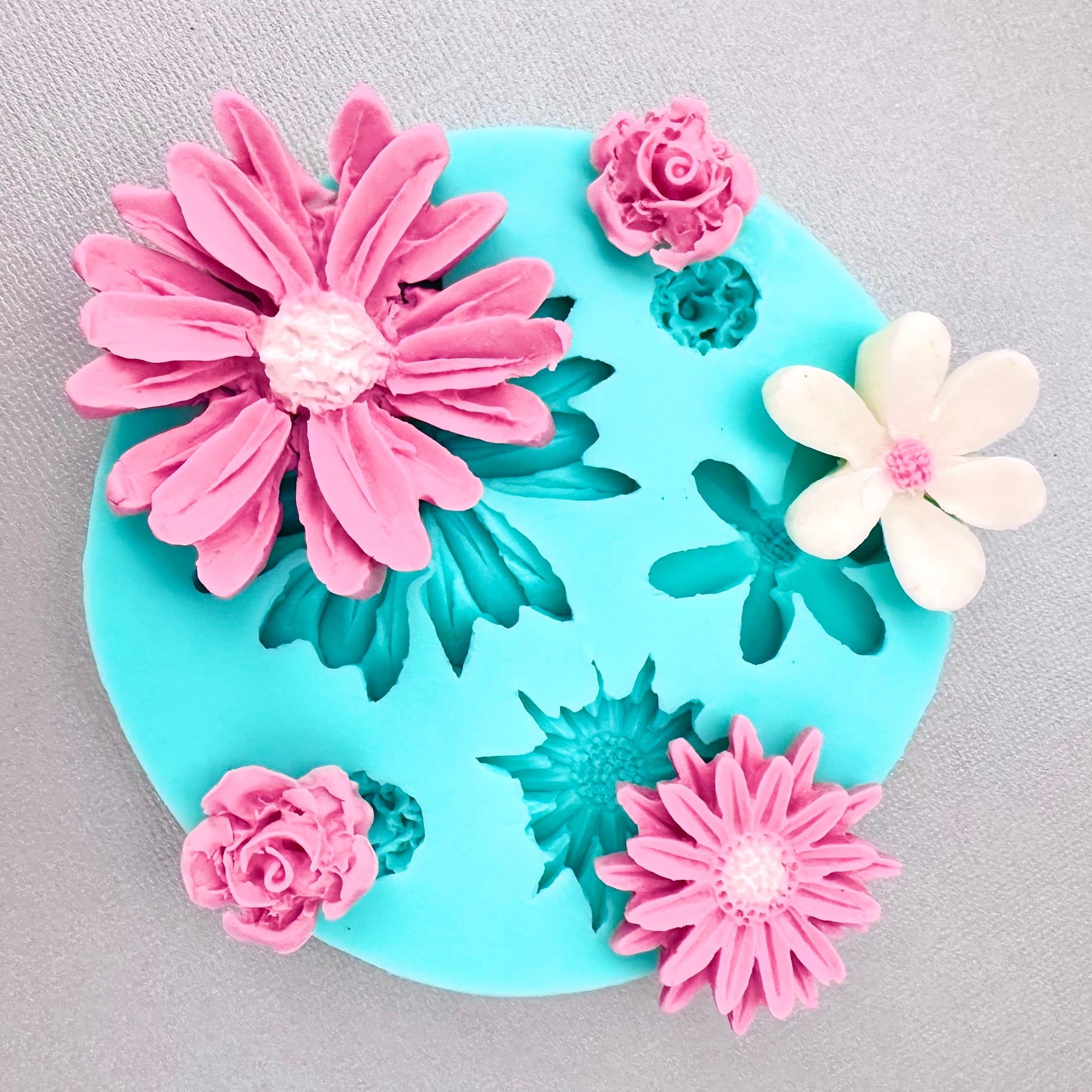 Statement Flowers Mold